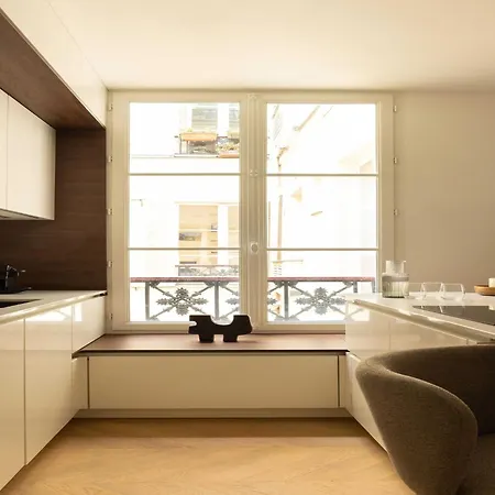 Elegant - 2br- 6p- Gare Saint Lazare, Cleaning Included Apartment